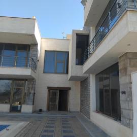فيلا وشاليه فيينا, hotel i Al Qasţal