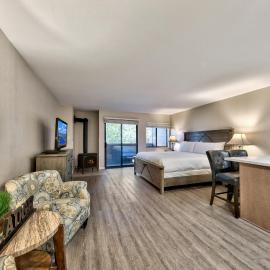 Lakeland Village #107 Laugh & Love Updated Studio
