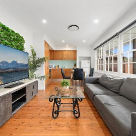 Cozy 5BR Family Home at St Marys, Hotel in St Marys