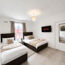 Spacious 2 BR Home, 1 mile From City Centre, Pets welcome, Parking, WIFI, hotell i Killingbeck