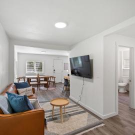 Cozy Bremerton Cottage with Loft with Attic Space, hotel u gradu Bremerton
