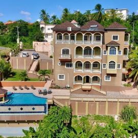 Private Villa Oasis with Infinity Pool in Montego Bay