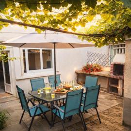 Maison cosy jardin barbecue portes de Clermont, hotel en Romagnat