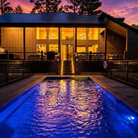 Creek,Pool,Playhouse celebration estate, sleeps 21, khách sạn ở Broken Bow