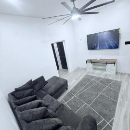 Modern Caribbean retreat 2, hotel in Kingston