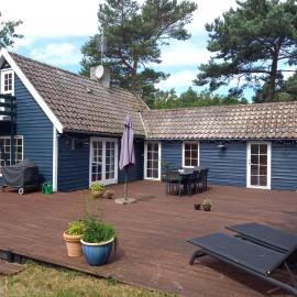 Charming Cottage Near The Beach