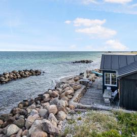 Relaxing Holiday At The Waters Edge, hotel a Rørvig