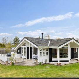 Cozy And Well-Maintained Holiday Home, hotel in Eskebjerg