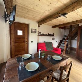 Il Cervo di Maison Terese - Appartamento a due passi d Pila โรงแรมในCerise