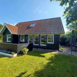 Middelfart में, होटल Charming Summer House At Vejlby Fed