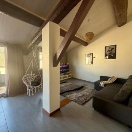 Appartement cosy avec terrasse tropézienne, hotel em Alignan-du-Vent