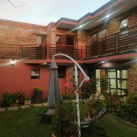 Dante Guest house, hotell i Alberton