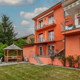 Casa Rafanelli - Monforte d'Alba, Vineyard Views, Panoramic Garden, EV Station & Bike Storage
