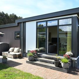 Ouddorp में, होटल Gezellig chalet vlak bij zee en duinen