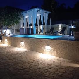 Villa Roko - Luxury Villa 60m from beach!, hotel in Ždrelac