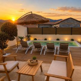 Villa moderne avec piscine privée à Figari، فندق في فيغاري