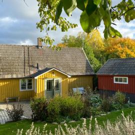 Historic Cottage In The Heart Of Österlen, hotel a Skåne-Tranås