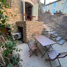 Authentic village house، فندق في جول