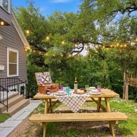 Modern Tiny Treehouse Near UT 1BR, Free Parking & Perfect for Long Stays