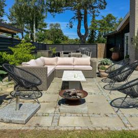 Holiday Home With Large Terrace In Tisvildeleje, hótel í Tisvildeleje