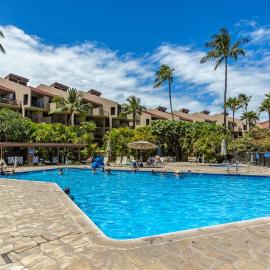 Kamaole Sands Condo Ground Floor, 2 Bath, Pool, Hot Tub, AC, Walk to Beach