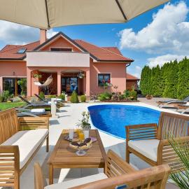 Luxury Villa Apartment - Private Jacuzzi & Sauna