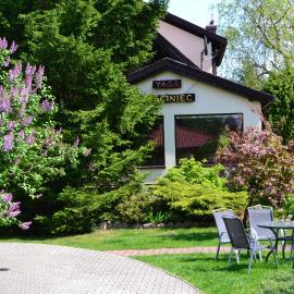 Gościniec Yaga, hotel i Wilkasy