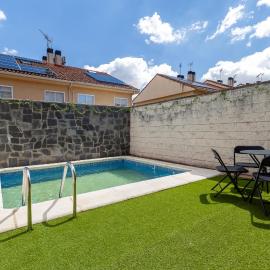 Semi-detached Hse, hotel in Loeches