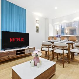 Spacious 4BR Paris Charm in Paris 8 with Netflix