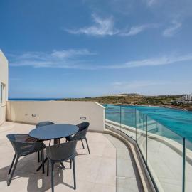 Luxury seafront homes opposite beach with WIFI and AC, hotel in St. Paul's Bay