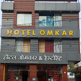 Hotel Omkaar & Restaurant Chinyalisaur, מלון בChhām