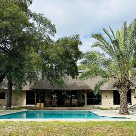 Mziki Safari Lodge, hotel din Vaalkop Dam