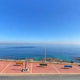 SG seaview apartment, hotell i Xgħajra