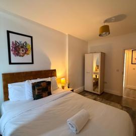 The Felix Apartments - 2 Bedrooms - WIFI - FREE Parking, hotel a Flitwick