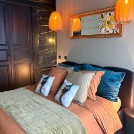 Suite Opéra, balneo et spa privatif , ambiance baroque moderne