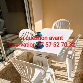 Studio climatisé avec coin nuit 150m de la plage