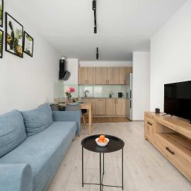 Spacious Apartment in Wrocław with Desk and Parking by Noclegi Renters