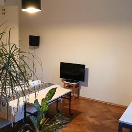 Cozy studio in the City centre near train station, Hotel in Vinohrady
