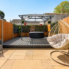 Open Mind Property- Bognor Bliss, Hot Tub & Parking