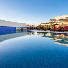Sunday Hotel Holiday International Dubai, хотел в Дубай