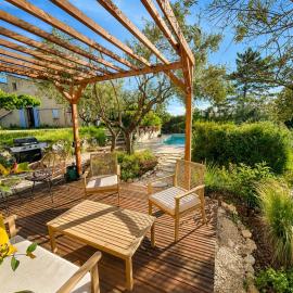 Charming Provençal home on Manosque hills with view, hotel in Manosque