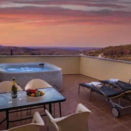 Villa Erontas -Private heated jacuzzi and mini pool