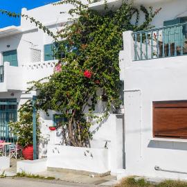 Hotel Elena - Cozy Seaside Suites in Skyros, ξενοδοχείο στη Σκύρο