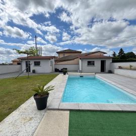 B & G - Studio avec terrasse et accès à la piscine, hotel in Crêches-sur-Saône