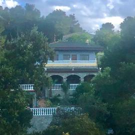 Chalet Familiar con terrazas, piscina y barbacoa, hotel in Olesa de Bonesvalls