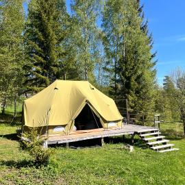 Glamping Double Tent, Lake View, Sauna and Canoes, hotel sa Frisbo