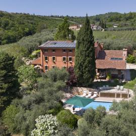 Villa Terrarossa with Pool in the Vineyard