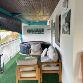 Appartement convivial, grande terrasse et jacuzzi