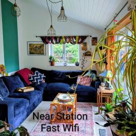 Boutique 3BR Home Sleeps 6 Free parking garden and WiFi