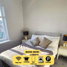 West Midlands Home - 3BR w/FREE Parking and WIFI – hotel w mieście Dudley